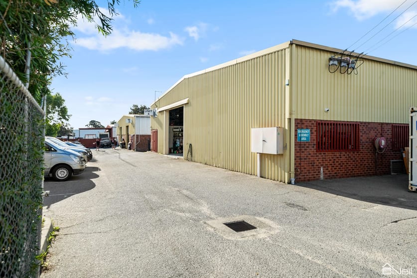 4/6 Tinga Place Kelmscott WA 6111 - Image 1