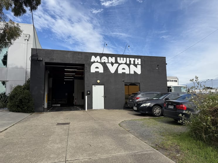 Click to view all images 86 Camms Road Cranbourne VIC 3977 - Image 5