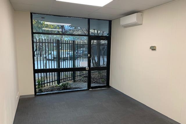 Click to view all images Unit 4/46 Geils Court Deakin ACT 2600 - Image 3
