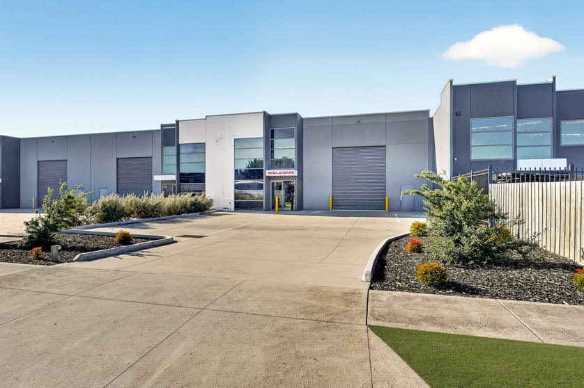Click to view all images 30 O'Sullivan Street Pakenham VIC 3810 - Image 2
