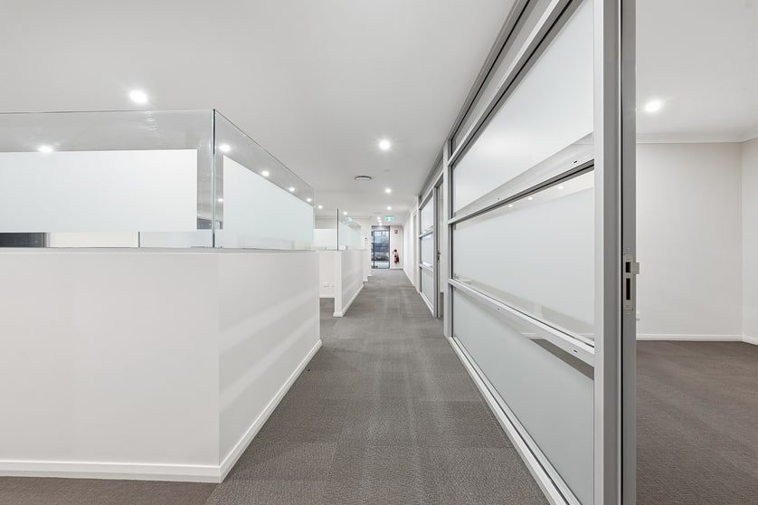 Click to view all images 4/2 Gateway Crescent Orange NSW 2800 - Image 3