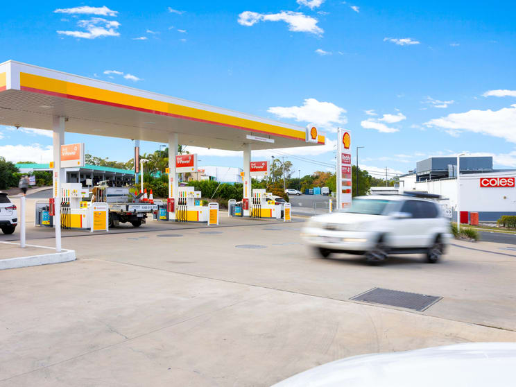 7 Booth Avenue Tannum Sands QLD 4680 - Image 1