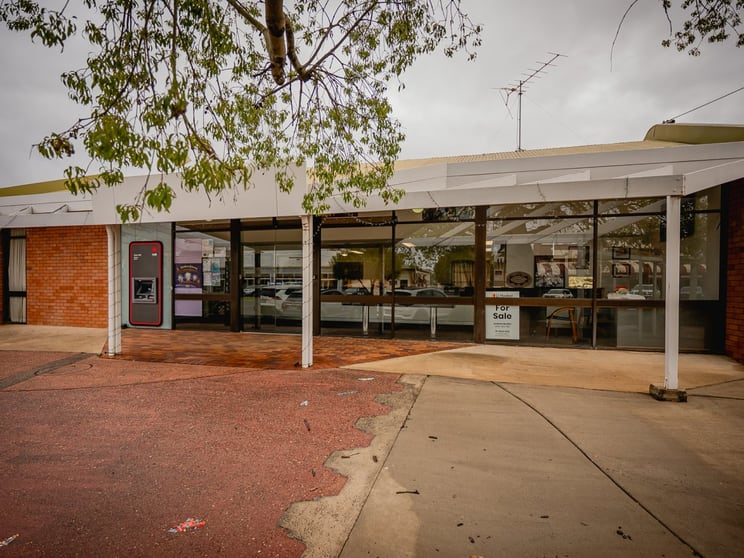 Click to view all images 41 Cambridge street Mitchell QLD 4465 - Image 1