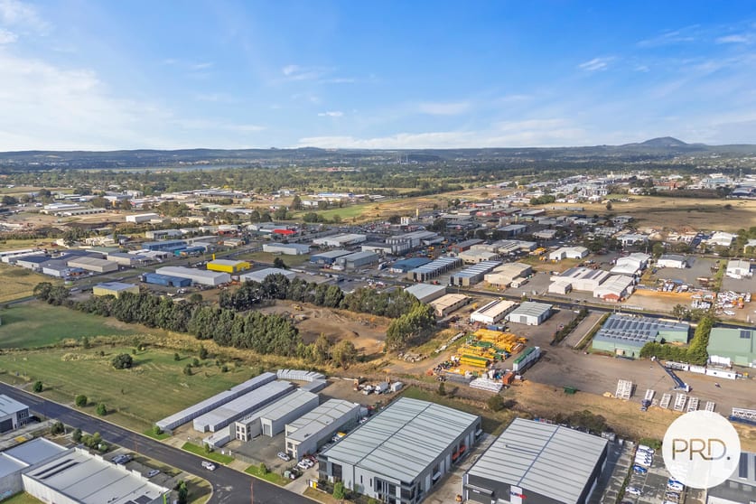 Click to view all images 2/15 Icon Drive Delacombe VIC 3356 - Image 2