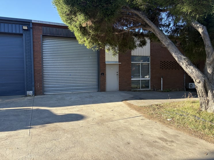 Click to view all images 1 Hinkler Road Mordialloc VIC 3195 - Image 1