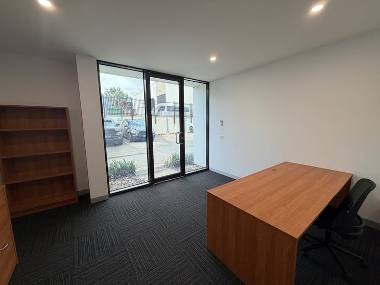 Click to view all images 24 Stelvio Close Lynbrook VIC 3975 - Image 5