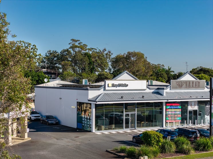 Click to view all images 1/445 Oxley Drive Runaway Bay QLD 4216 - Image 2