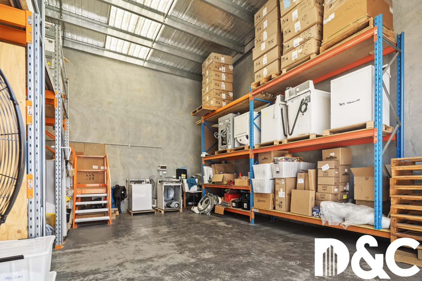 Click to view all images 203/21-29 Middle Road Hillcrest QLD 4118 - Image 5