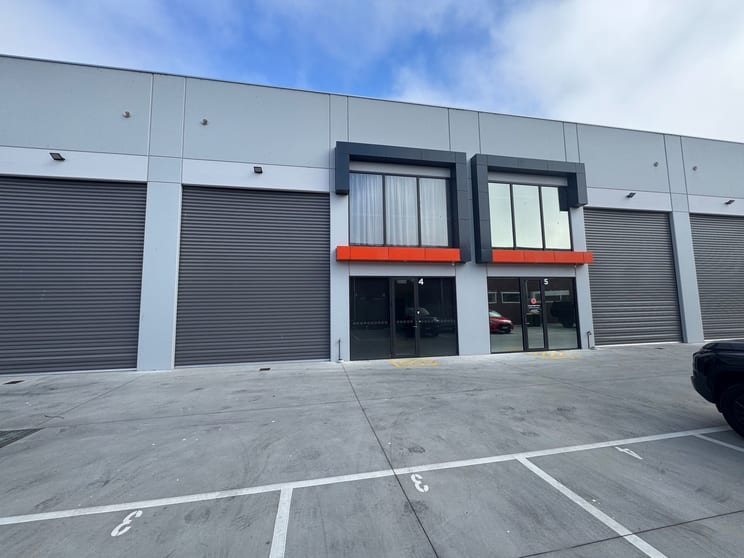 Click to view all images 4/5A Apsley Place Seaford VIC 3198 - Image 1