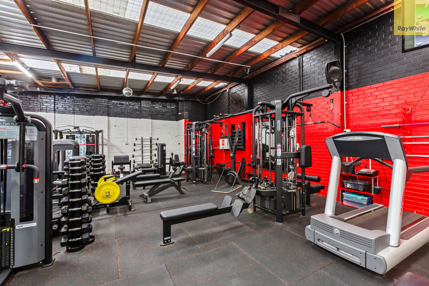 Click to view all images 2 Young Street Bacchus Marsh VIC 3340 - Image 3