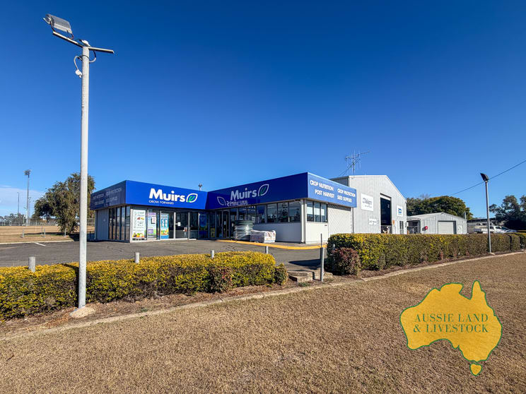 Click to view all images 12 STRATHDEE STREET Mundubbera QLD 4626 - Image 3