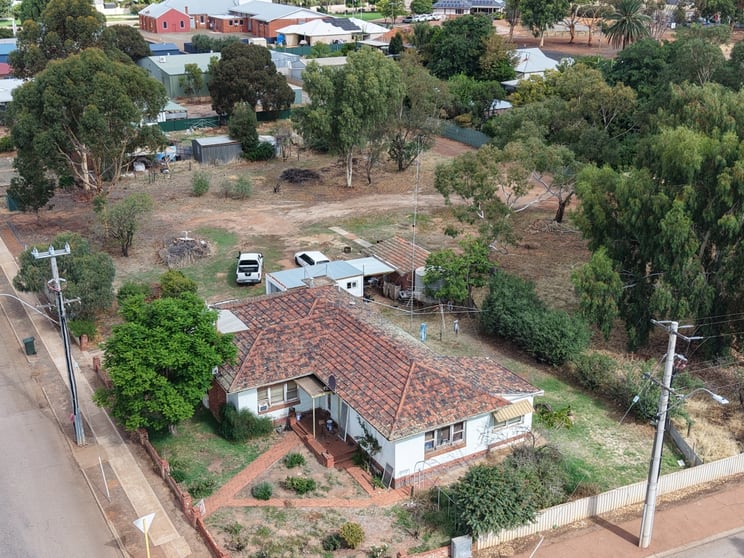Click to view all images 80 Brookton Brookton WA 6306 - Image 2