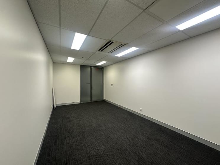 Click to view all images 4.28 & 4.29/200 Central Coast Highway Erina NSW 2250 - Image 2