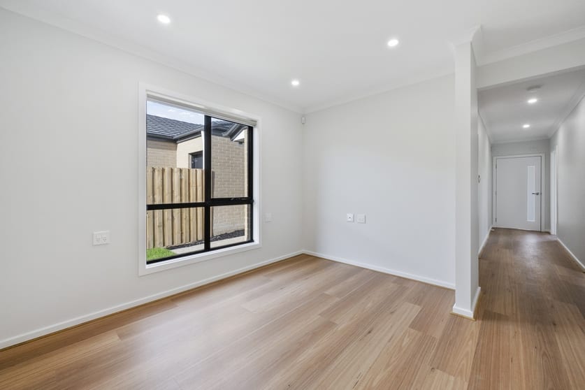 Click to view all images 6 Halcyon Way Officer VIC 3809 - Image 2