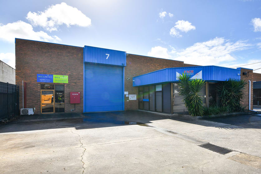 Click to view all images 7 Yiannis Court Springvale VIC 3171 - Image 3