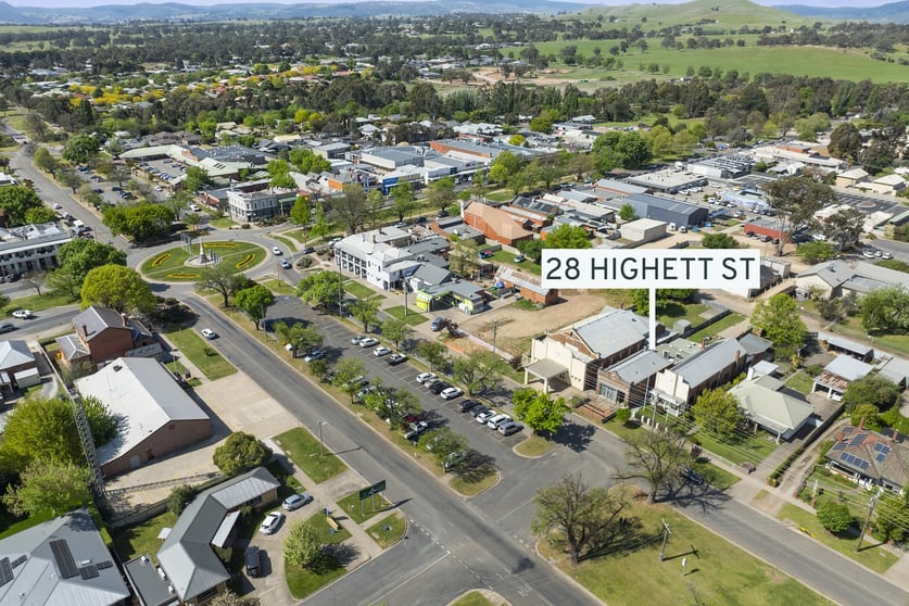 Click to view all images 28 Highett Street Mansfield VIC 3722 - Image 1