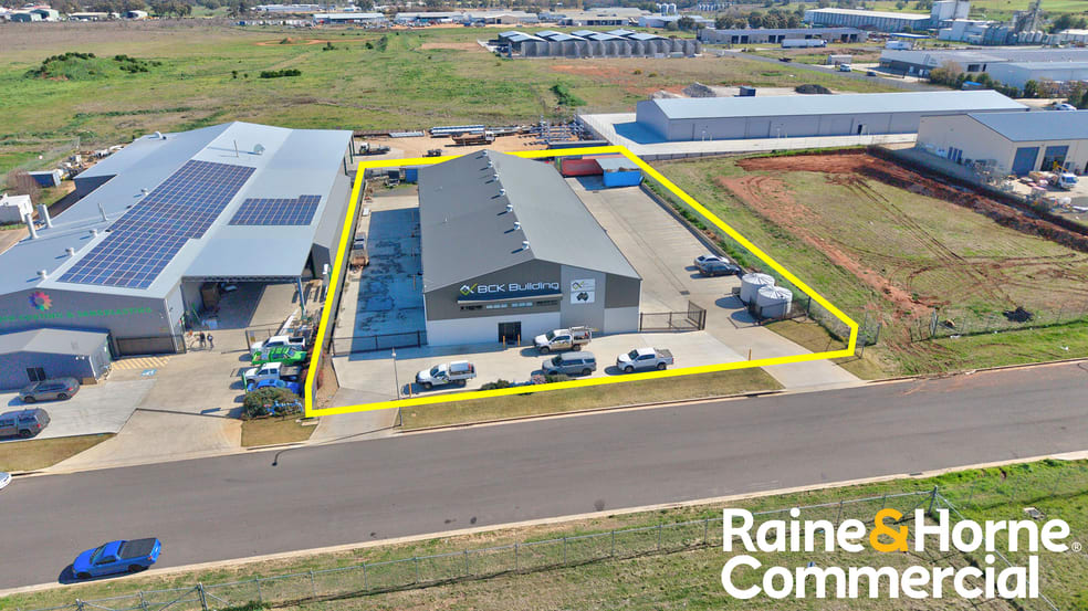 Click to view all images 7 Mcguinn Crescent Dubbo NSW 2830 - Image 1