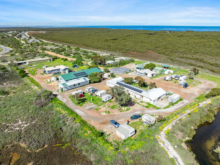 Click to view all images 555 The Esplanade Middle Beach SA 5501 - Image 2