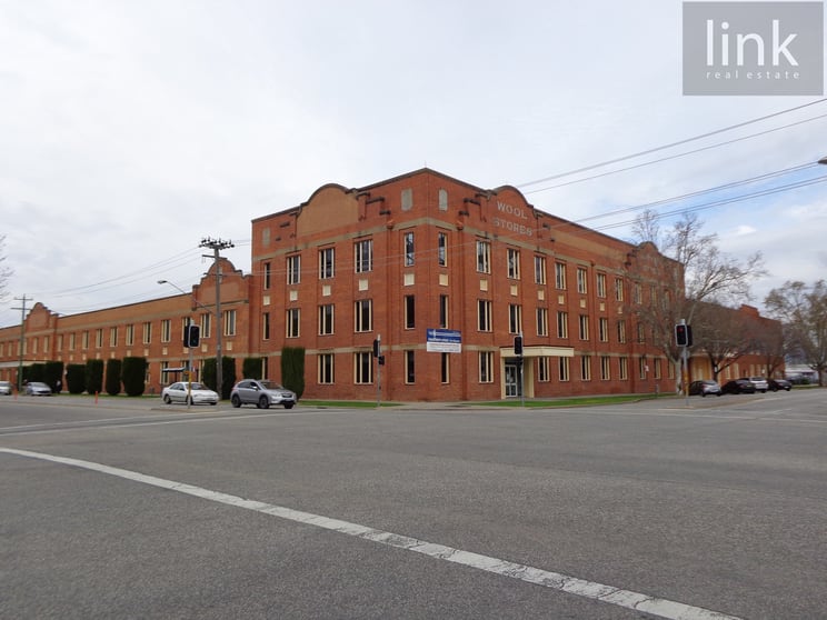 Click to view all images 2/567 Smollett Street Albury NSW 2640 - Image 1