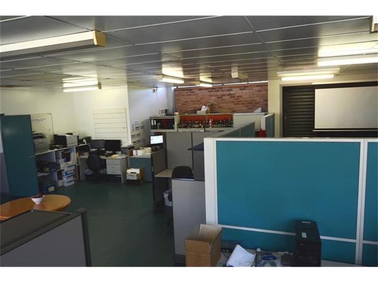 Click to view all images Unit 6/60 Griffith Road & 57 Crescent Road Lambton NSW 2299 - Image 3