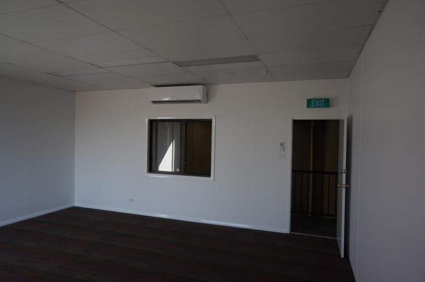 Click to view all images 44 Dampier Place Prestons NSW 2170 - Image 3