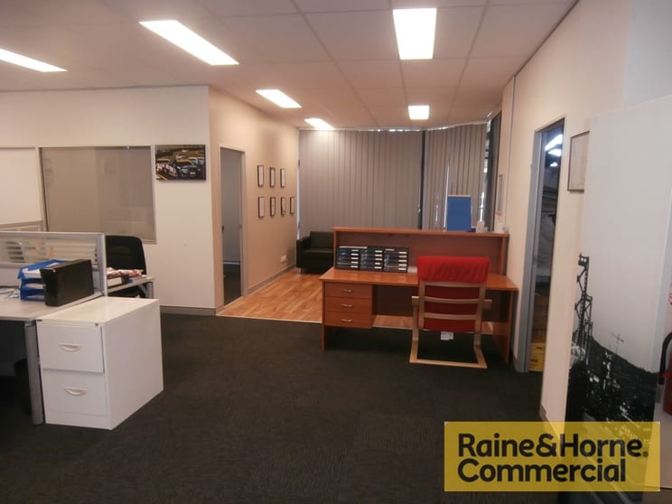 Click to view all images 1/6 Qualtrough Street Woolloongabba QLD 4102 - Image 2