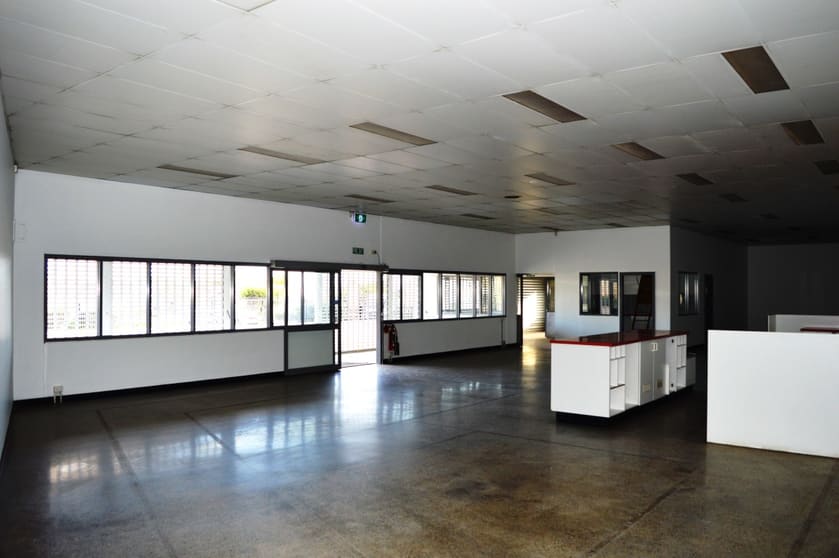 Click to view all images 772 Woodville Road Fairfield East NSW 2165 - Image 3