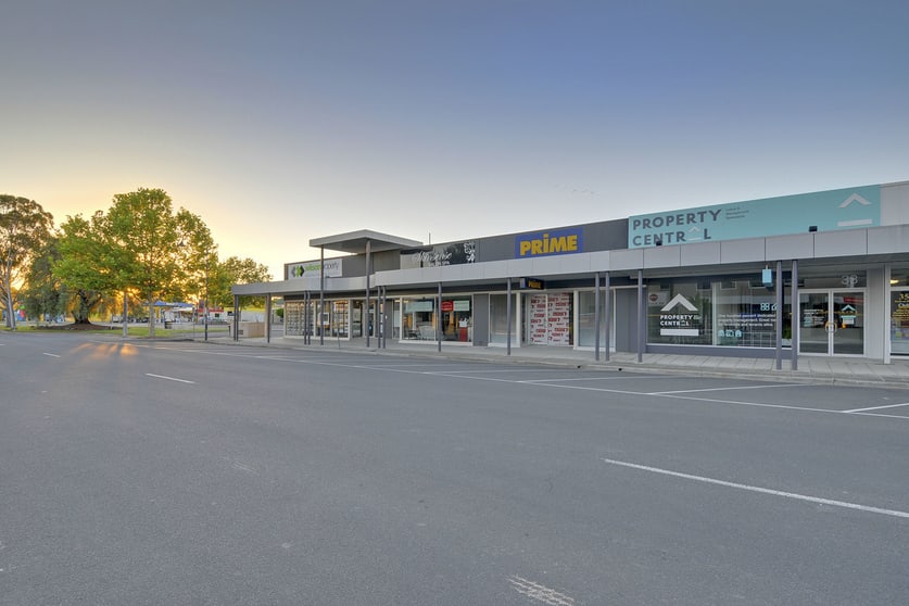 Click to view all images 33 Hotham Street Traralgon VIC 3844 - Image 2