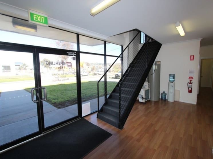 Click to view all images 8 Riedell Street Wagga Wagga NSW 2650 - Image 3