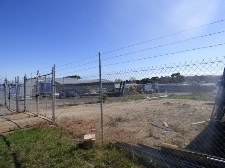Click to view all images 7 Fuji Crescent Mornington VIC 3931 - Image 2