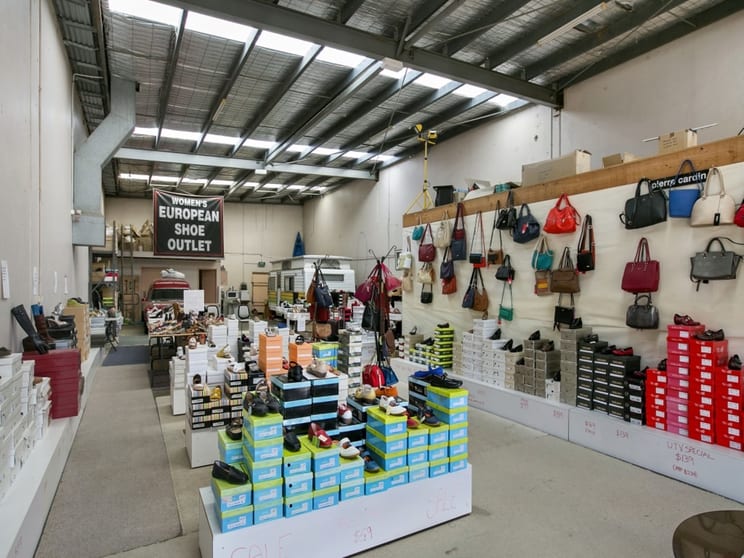 Click to view all images 3/92 Watt Road Mornington VIC 3931 - Image 2
