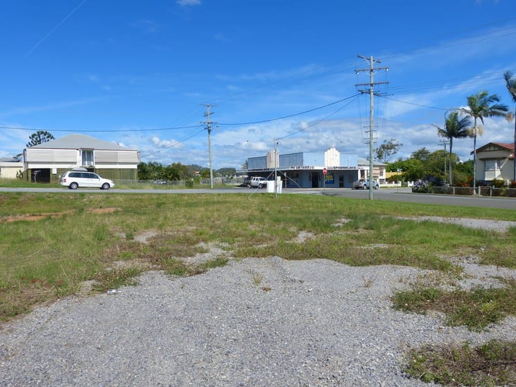 Click to view all images 40 Yarroon Street Gladstone Central QLD 4680 - Image 3