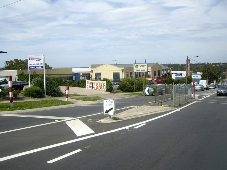 Click to view all images 2/26 Sherbourne Road Greensborough VIC 3088 - Image 2