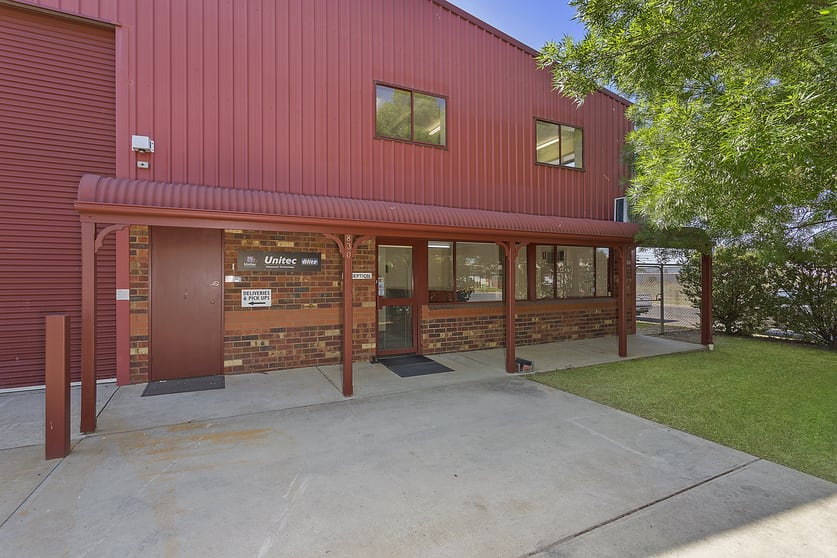 Click to view all images 830 Leslie Drive Albury NSW 2640 - Image 2