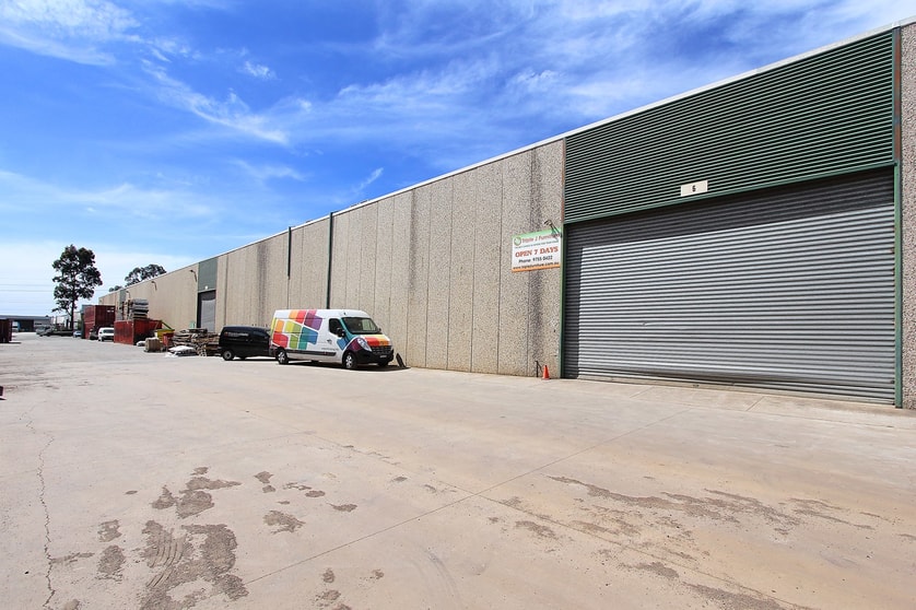 Click to view all images Chipping Norton NSW 2170 - Image 2