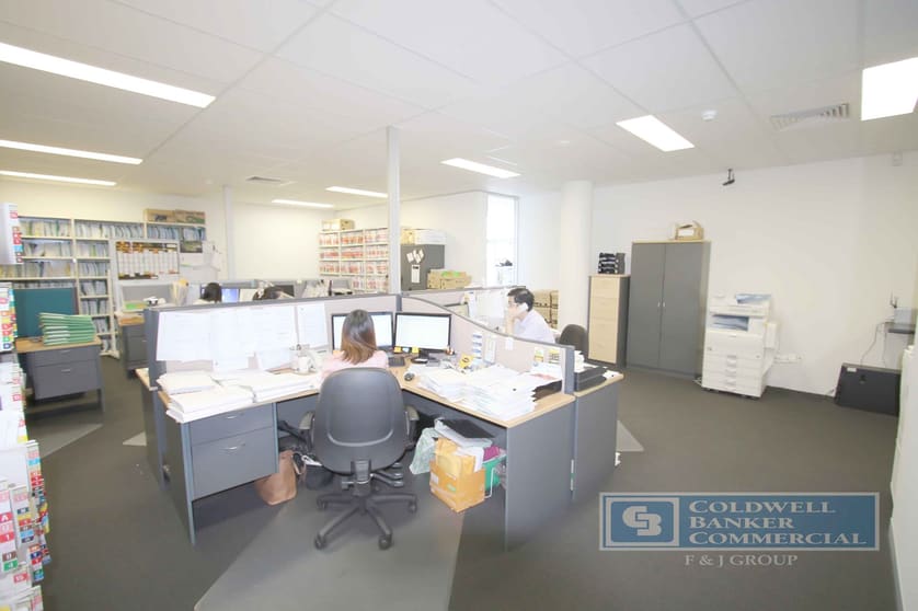 Click to view all images Upper Mount Gravatt QLD 4122 - Image 2