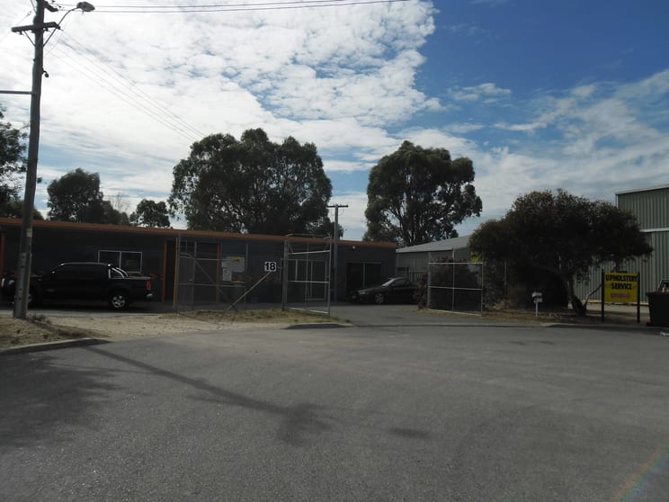 Click to view all images 18 Rafferty Road Mandurah WA 6210 - Image 3