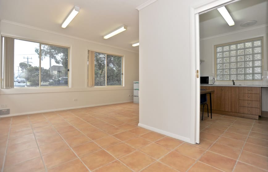 Click to view all images 21 Aster Avenue Carrum Downs VIC 3201 - Image 3