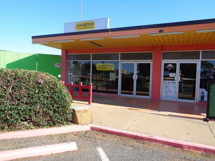 Click to view all images 2 to 10 Wey Blackwater QLD 4717 - Image 3
