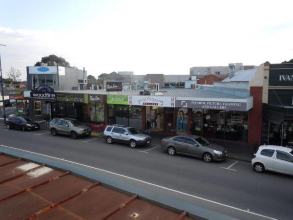 Click to view all images 102 Upper Heidelberg Road Ivanhoe VIC 3079 - Image 1