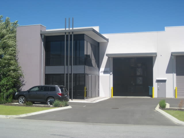 Click to view all images 1/4 Mallaig Way Canning Vale WA 6155 - Image 1