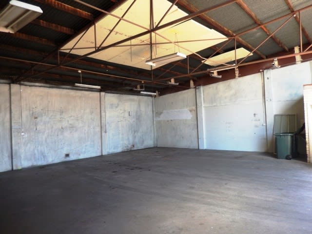Click to view all images Unit 1 // 103 President Street Welshpool WA 6106 - Image 2
