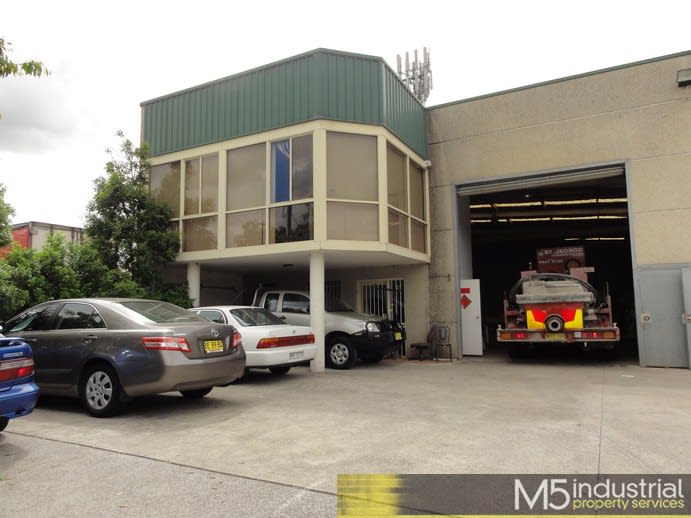 Click to view all images 1/4 Pat Devlin Cl Chipping Norton NSW 2170 - Image 3