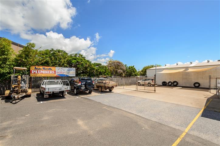 Click to view all images 35 Toolooa Street South Gladstone QLD 4680 - Image 3