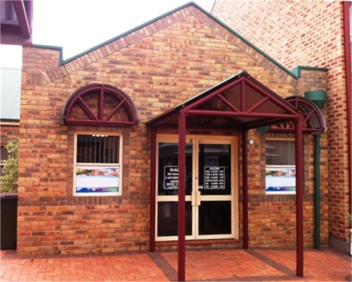 Click to view all images 3b/8/19 Mitchell Drive East Maitland NSW 2323 - Image 2