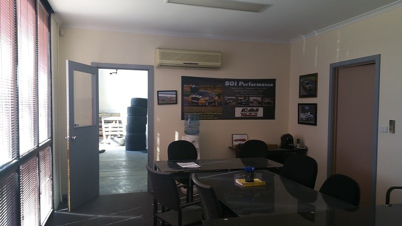 Click to view all images 2 Inglewood Drive Thomastown VIC 3074 - Image 3