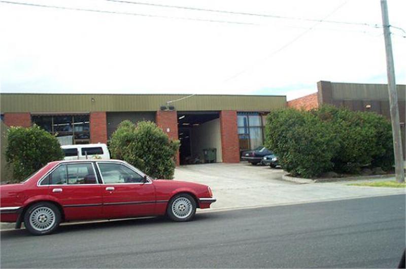 Click to view all images 2/8 Kembla Street Cheltenham VIC 3192 - Image 1