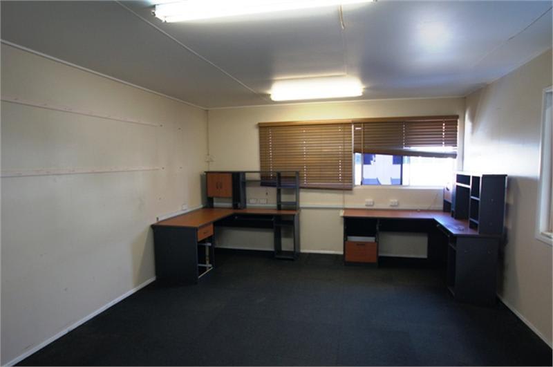 Click to view all images Kallangur QLD 4503 - Image 2