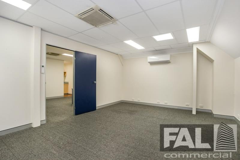 Click to view all images Suite 4/92 Lincoln Street Oxley QLD 4075 - Image 3