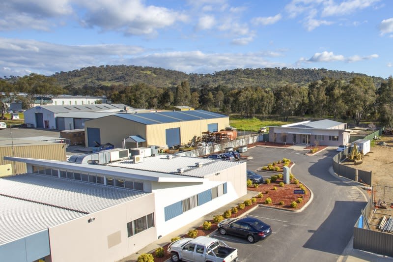Click to view all images 75A & 75B Thomas Mitchell Drive Wodonga VIC 3690 - Image 2
